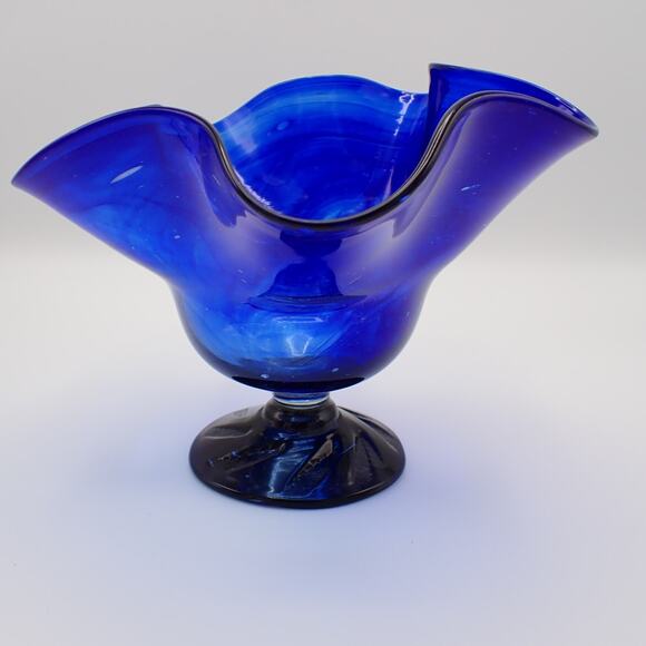 Footed Cobalt Blue Art Glass Vase with Swirl Pattern Handcrafted, Excellent Cond - Picture 3 of 10